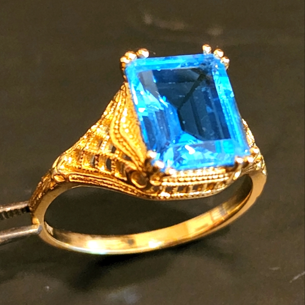 Vintage 14k Blue Topaz Ring